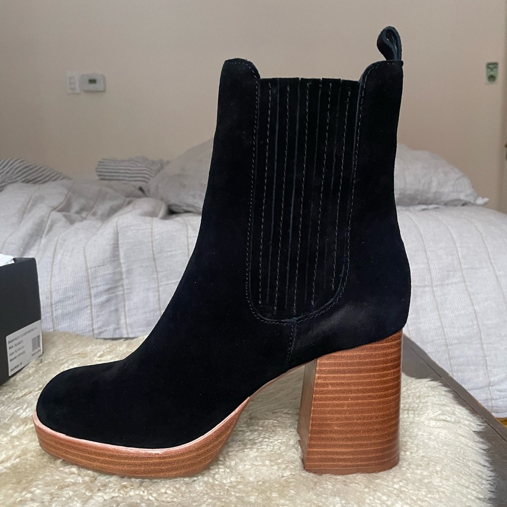 NWT Kelsi Dagger black suede racer boot